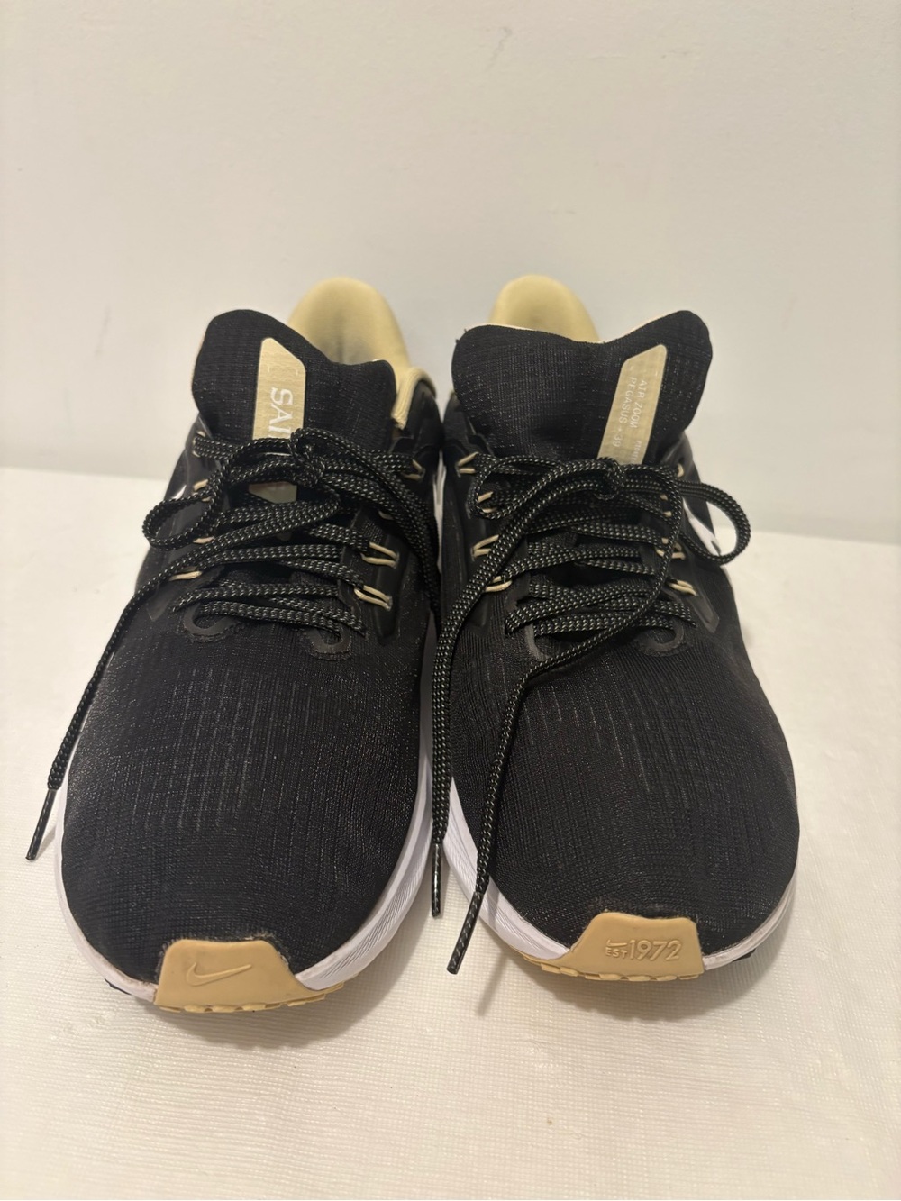 Nike Men’s Black Sneakers with Tan Accents